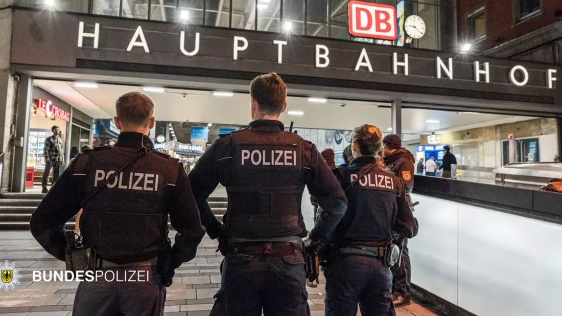 Bundespolizeidirektion München: Volksverhetzungen und tätlicher Angriff // Bundespolizei am Sonntag stark gefordert - Bild: presseportal.de