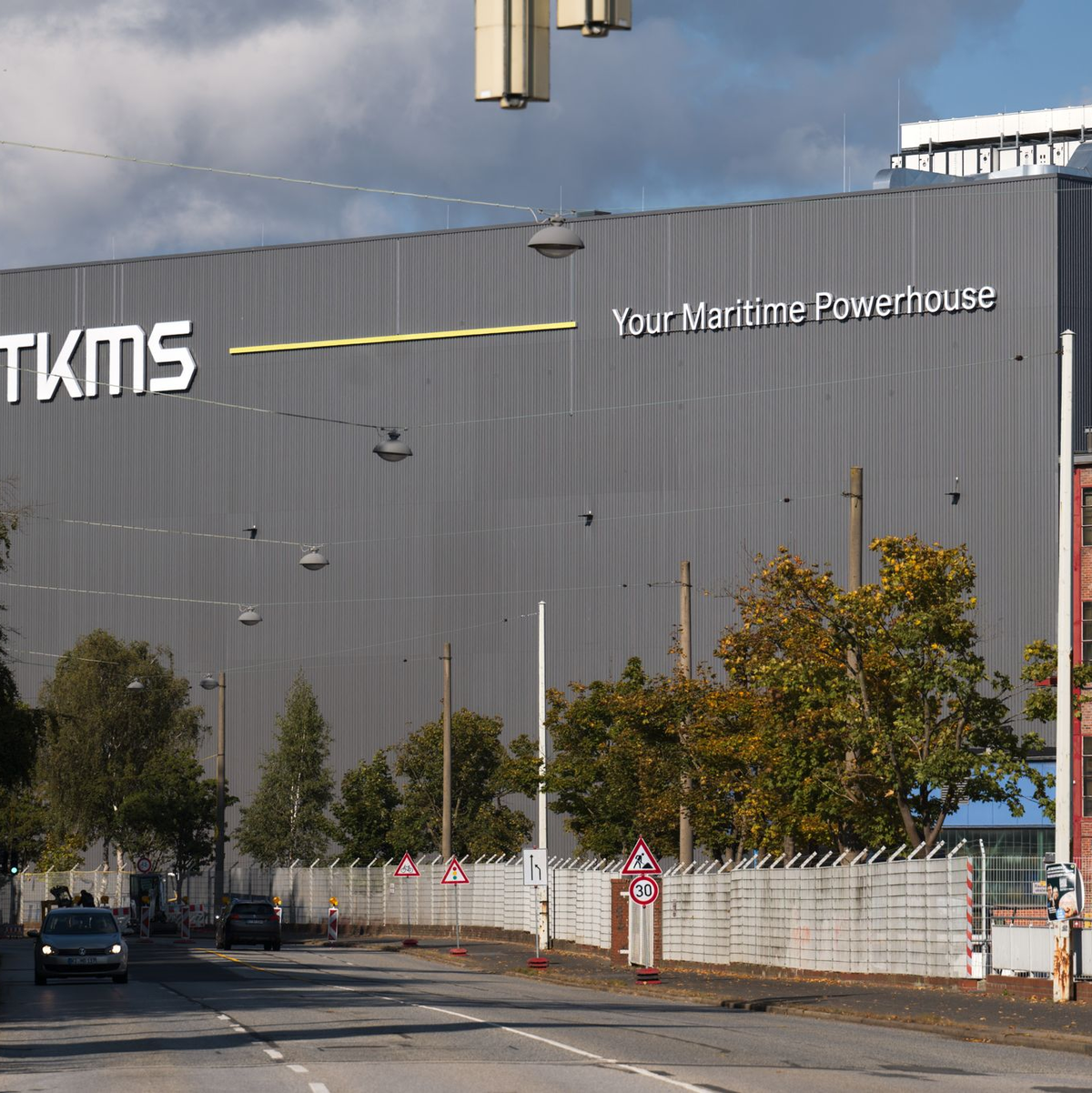 In dieser Halle in Kiel werden U-Boote gebaut. - Foto: Marcus Golejewski/dpa
