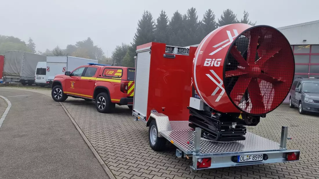 FW-OLL: Kreisfeuerwehr Oldenburg erhält neuen mobilen Großlüfter - Stärkung für den Einsatz bei Großschadenslagen (Updategrund: Änderung bzgl. der Schulung) - Bild: presseportal.de