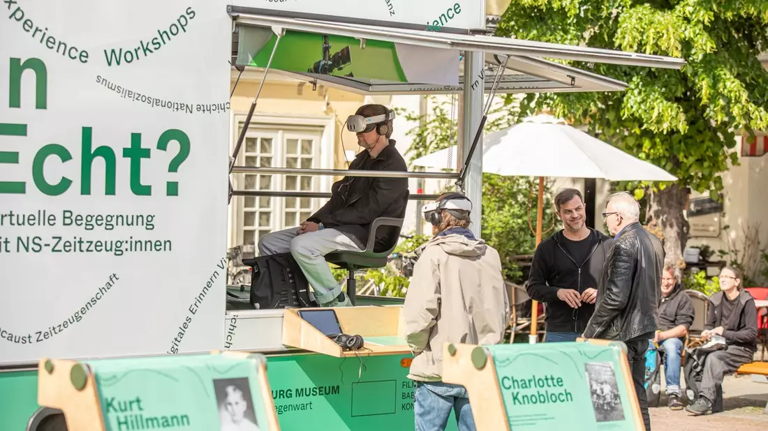 Michel Friedman warnt vor schleichender Normalisierung von Antisemitismus und Demokratieverachtung / Digitales Zeitzeug:innenprojekt In Echt? als demokratiefördernde Antwort des 21. Jahrhunderts - Bild: presseportal.de