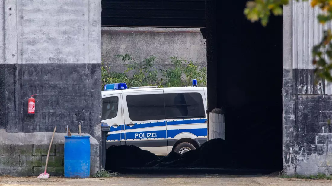 Erneut ist die Polizei im Fall des toten Fabian in der Region Güstrow sichtbar aktiv. (Archivbild) - Bild: Jens Büttner/dpa