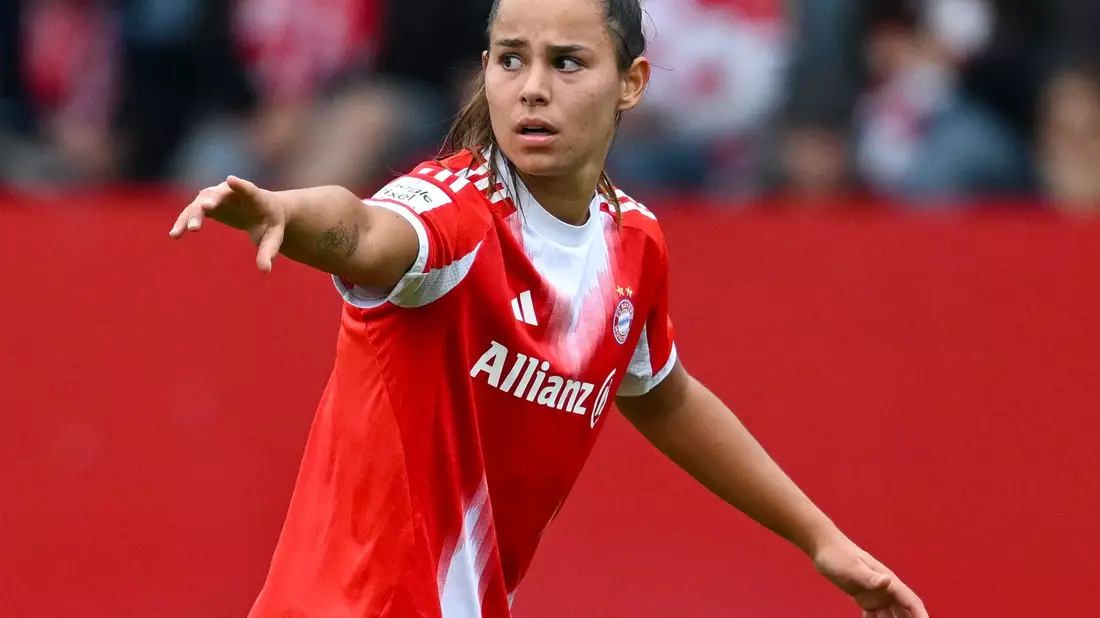 Schon wieder verletzt: Nationalspielerin Lena Oberdorf. (Archivbild) - Bild: Sven Hoppe/dpa