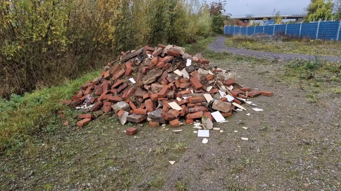 POL-NI: Bauschutt unerlaubt entsorgt - Zeugenaufruf - Bild: presseportal.de