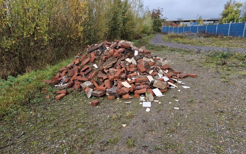 POL-NI: Bauschutt unerlaubt entsorgt - Zeugenaufruf - Foto: presseportal.de