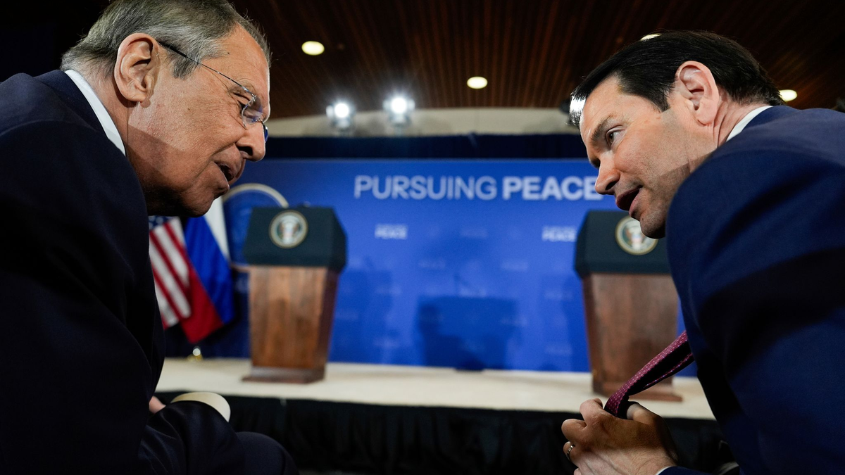 Die Außenminister Russlands und der USA sollen ein Treffen der Präsidenten Putin und Trump vorbereiten. (Archivbild) - Foto: Julia Demaree Nikhinson/AP/dpa