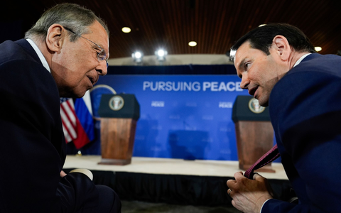 Die Außenminister Russlands und der USA sollen ein Treffen der Präsidenten Putin und Trump vorbereiten. (Archivbild) - Foto: Julia Demaree Nikhinson/AP/dpa