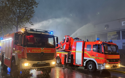FW-MH: Erste Folgemeldung zum Großbrand an der Kölner Straße - Foto: presseportal.de