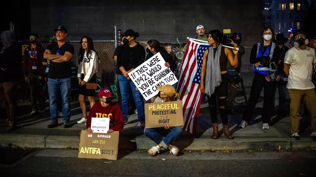 In Portland gibt es Proteste vor einer Einrichtung der Einwanderungsbehörde ICE. (Archivbild) - Bild: Ethan Swope/AP/dpa