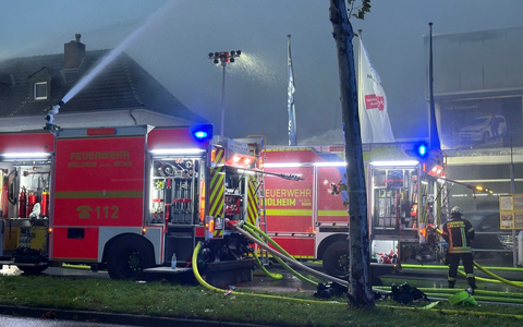 FW-MH: Zweite Folgemeldung zum Großbrand an der Kölner Straße - Foto: presseportal.de