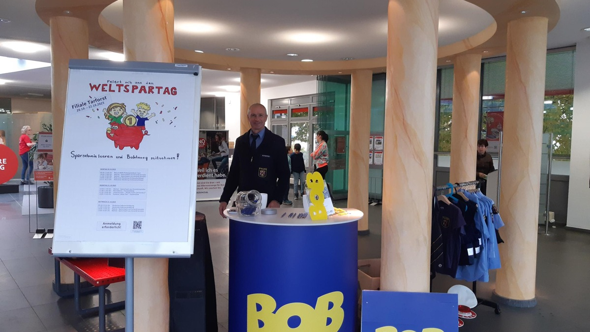 POL-PPTR: Polizeipräsidium Trier unterstützt Kinderprogramm zum Weltspartag - Foto: presseportal.de