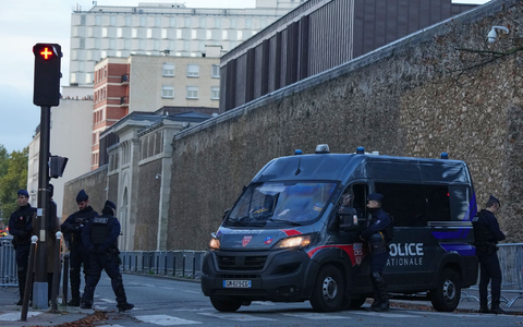 Sarkozy sitzt im Pariser Gefängnis La Santé ein. - Foto: Aurelien Morissard/AP/dpa