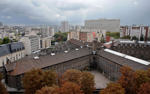 Der Ex-Präsident ist in einem isolierten Bereich des Gefängnisses untergebracht. (Archivbild) - Foto: Thibault Camus/AP/dpa