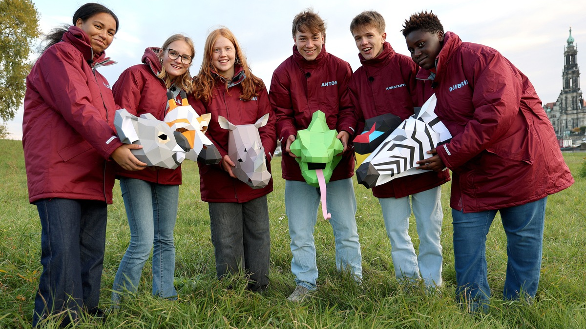 Schulbank gegen Schubkarre: Drehstart der vierten Staffel „Elefant, Tiger & Kids: Zoo-Praktikum Backstage“ - Foto: presseportal.de