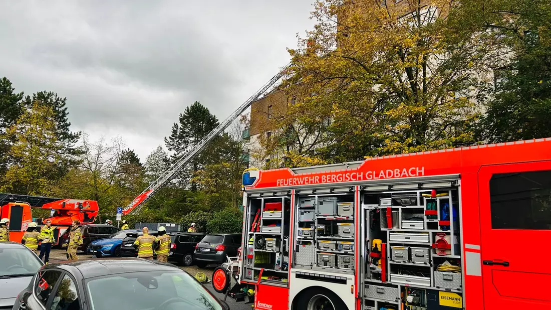 FW-GL: Wohnungsbrand in Mehrfamilienhaus - zwei Personen verletzt - Bild: presseportal.de