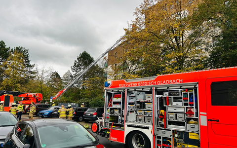 FW-GL: Wohnungsbrand in Mehrfamilienhaus - zwei Personen verletzt - Foto: presseportal.de