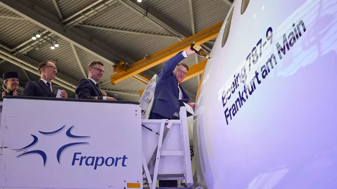 Hessens Ministerpräsident Boris Rhein (CDU) hat der Lufthansa weitere Unterstützung im Kampf gegen hohe Standortkosten zugesagt.  - Bild: -/Lufthansa/dpa