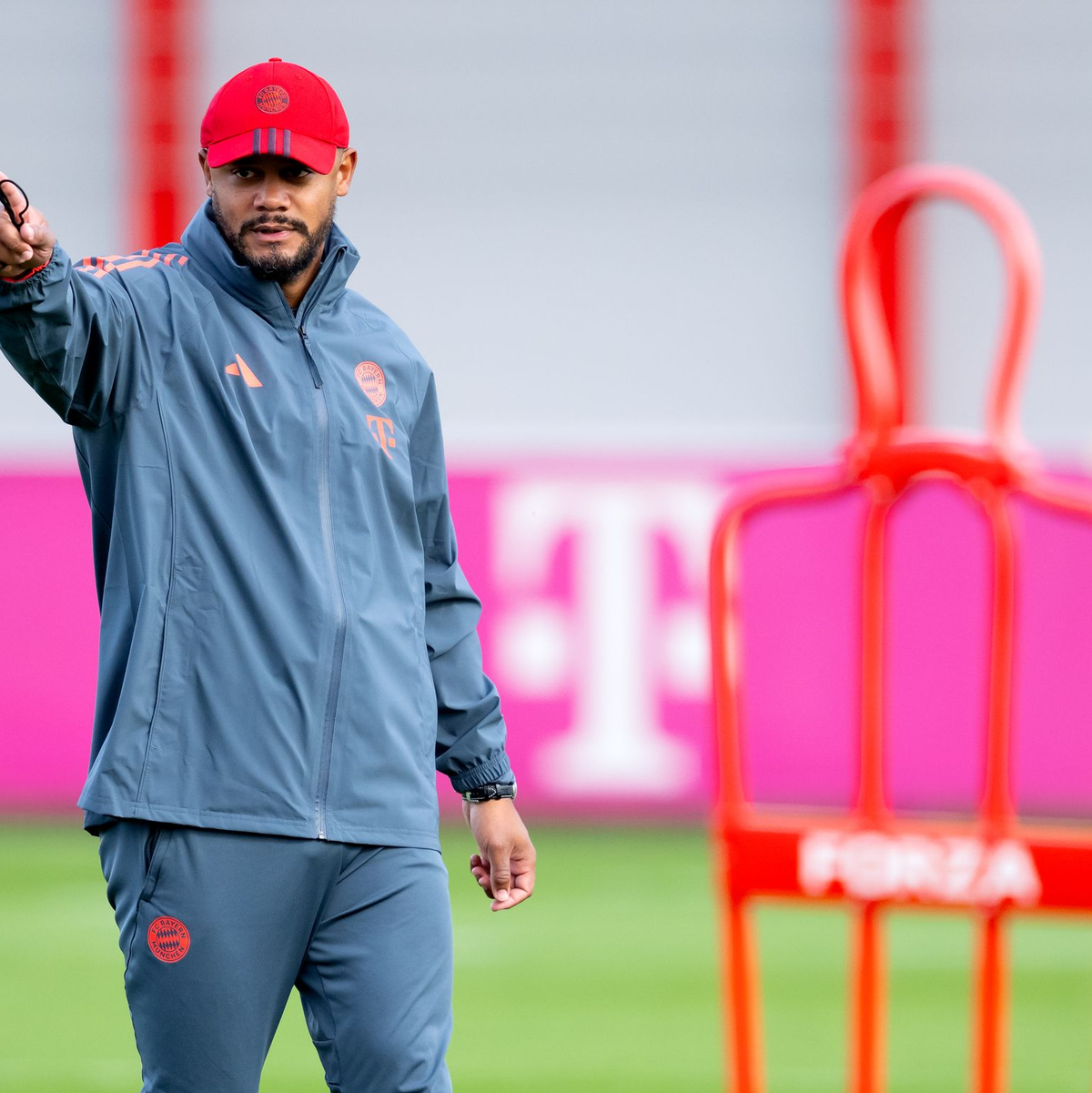 Das Team von Trainer Vincent Kompany eilt von Sieg zu Sieg. (Archivfoto) - Foto: Sven Hoppe/dpa