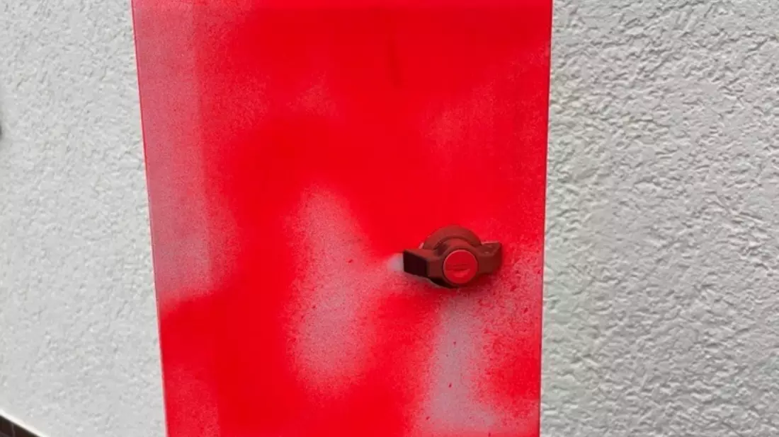 POL-PIROK: Graffiti an Verkehrszählgerät - Bild: presseportal.de