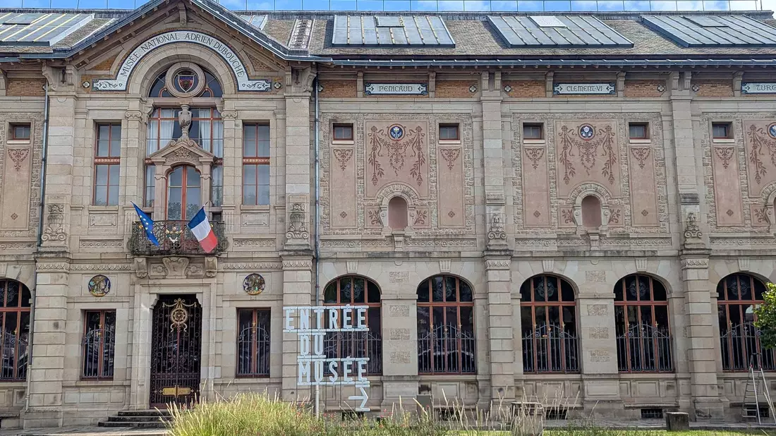Aus dem Porzellanmuseum Musée National Adrien Dubouche in Limoges wurden drei Objekte gestohlen. (Archivbild) - Bild: Franck Lagier/AFP/dpa