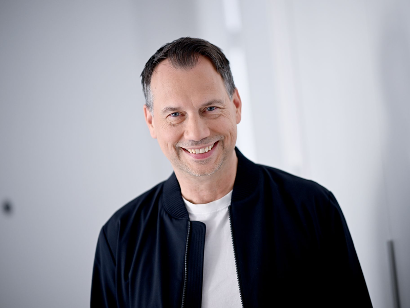 Sebastian Fitzek landet mit seinen Büchern regelmäßig auf Platz 1 der Bücherlisten. - Foto: Britta Pedersen/dpa