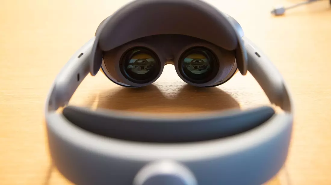 Die neue Samsung-Brille - hier zu sehen ihr Prototyp aus dem Frühjahr - gibt es deutlich günstiger als Apples Vision Pro.  - Bild: Andrej Sokolow/dpa