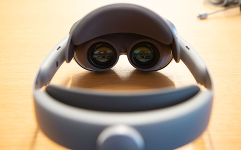 Die neue Samsung-Brille - hier zu sehen ihr Prototyp aus dem Frühjahr - gibt es deutlich günstiger als Apples Vision Pro.  - Foto: Andrej Sokolow/dpa