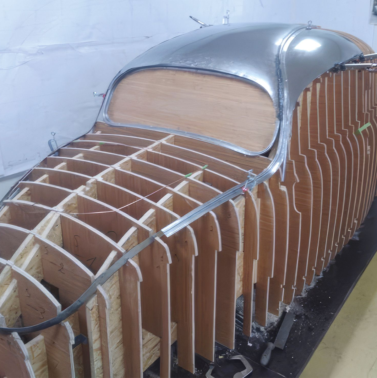  Mehr als das Fahrgestell war von dem wohl ältesten VW Käfer nicht mehr übrig. - Foto: Traugott Grundmann/dpa