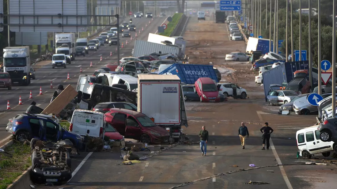 Sehr viele Menschen leiden immer noch unter den Folgen der Flutkatastrophe. (Archivfoto) - Bild: Manu Fernandez/AP