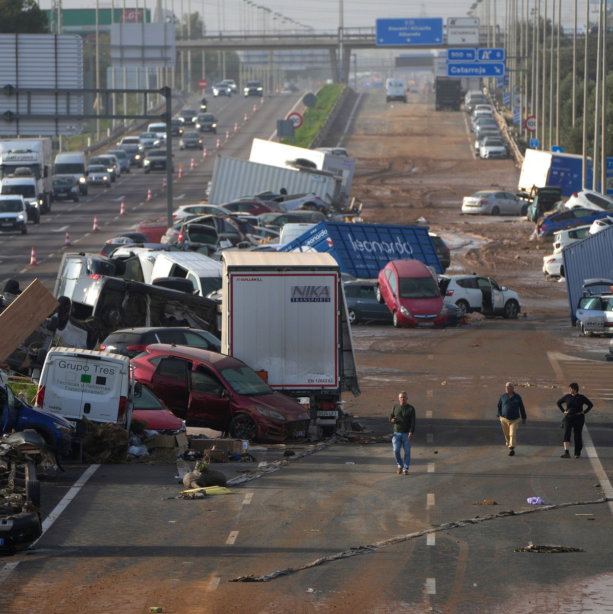 Sehr viele Menschen leiden immer noch unter den Folgen der Flutkatastrophe. (Archivbild) - Foto: Manu Fernandez/AP