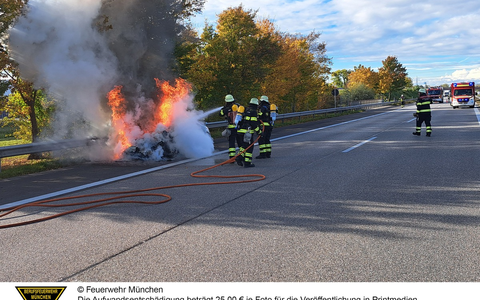 FW-M: Sportwagen auf Autobahn in Flammen (Langwied) - Foto: presseportal.de