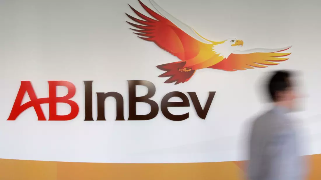 Der weltgrößte Braukonzern AB Inbev bringt sein Lagerbier zurück auf den deutschen Markt. (Archivbild)  - Bild: Yves Logghe/ap/dpa