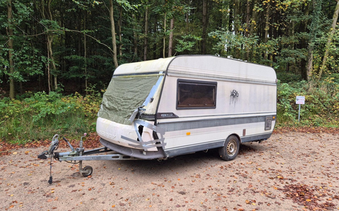 POL-KI: 251022.2 Nehmten: Unbekannte entsorgen Wohnwagen im Ruheforst - Foto: presseportal.de