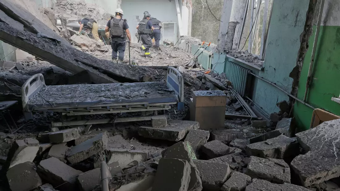 Die Großstadt Charkiw in der Ostukraine wird von Russland besonders oft beschossen. (Archivbild) - Bild: Yevhen Titov/AP/dpa