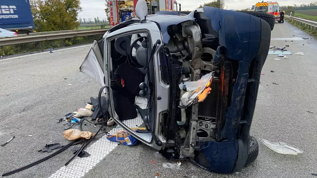 POL-PDNW: Polizeiautobahnstation Ruchheim - Nachtrag zum Verkehrsunfall auf der A 61: Drei Fahrzeuge beteiligt - zwei Personen verletzt - Bild: presseportal.de