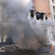 Der Kindergarten in Charkiw wurde von einer russischen Drohne getroffen und geriet in Brand. - Foto: Uncredited/Ukrainian Emergency Service via AP/dpa