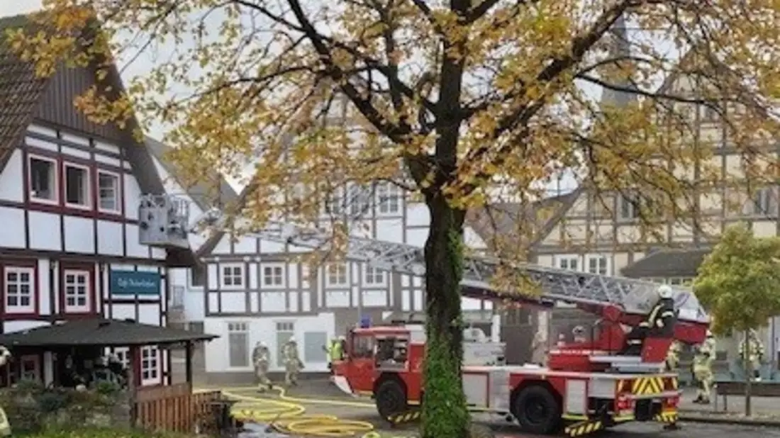 FW Lügde: Feuerwehr Lügde löscht Zimmerbrand - Bild: presseportal.de