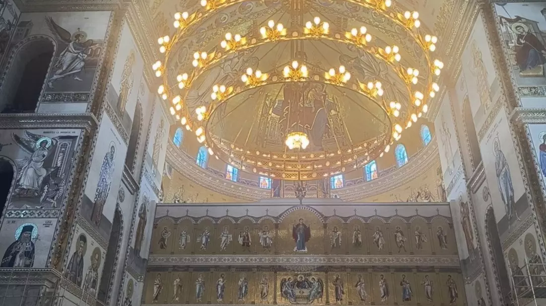 8,5 Meter Durchmesser und 1,8 Tonnen Gewicht: ORION fertigt monumentale Großleuchten für Kathedrale in Bukarest - Bild: presseportal.de