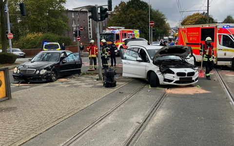 FW-MH: Verkehrsunfall Aktienstraße/ Mellinghofer Straße - drei verletzte Personen - Foto: presseportal.de