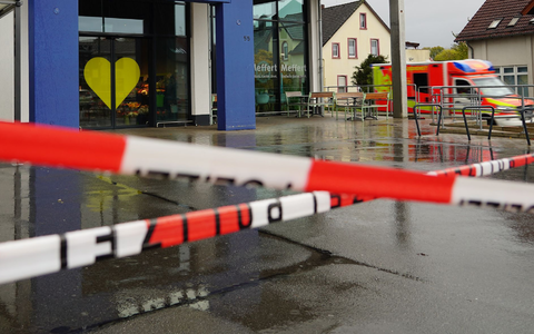 Ein 16-Jährigen wird brutal niedergestochen. Streit mit dem mutmaßlichen Täter gab es vorher laut Ermittlern nicht. - Foto: Christian Müller/dpa