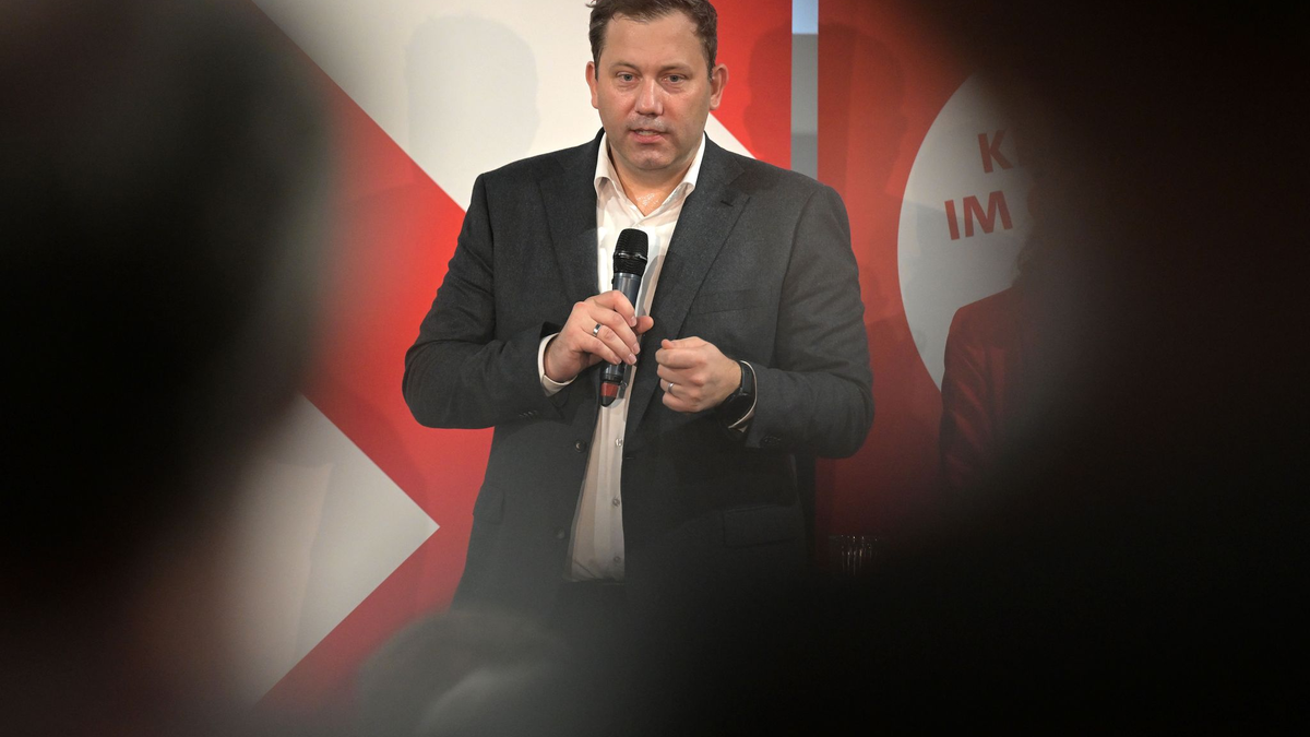 Vizekanzler und SPD-Chef Lars Klingbeil will die deutsche Autoindustrie in der Krise unterstützen. - Foto: Michael Bahlo/dpa