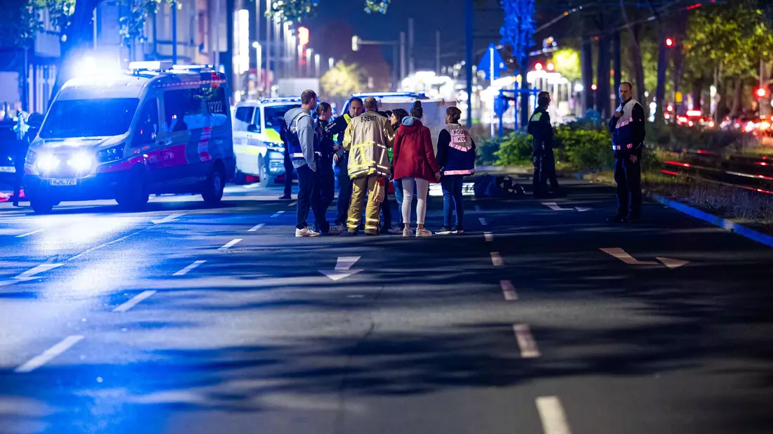 Die Polizei bittet, den Bereich zu meiden. - Bild: Moritz Frankenberg/dpa