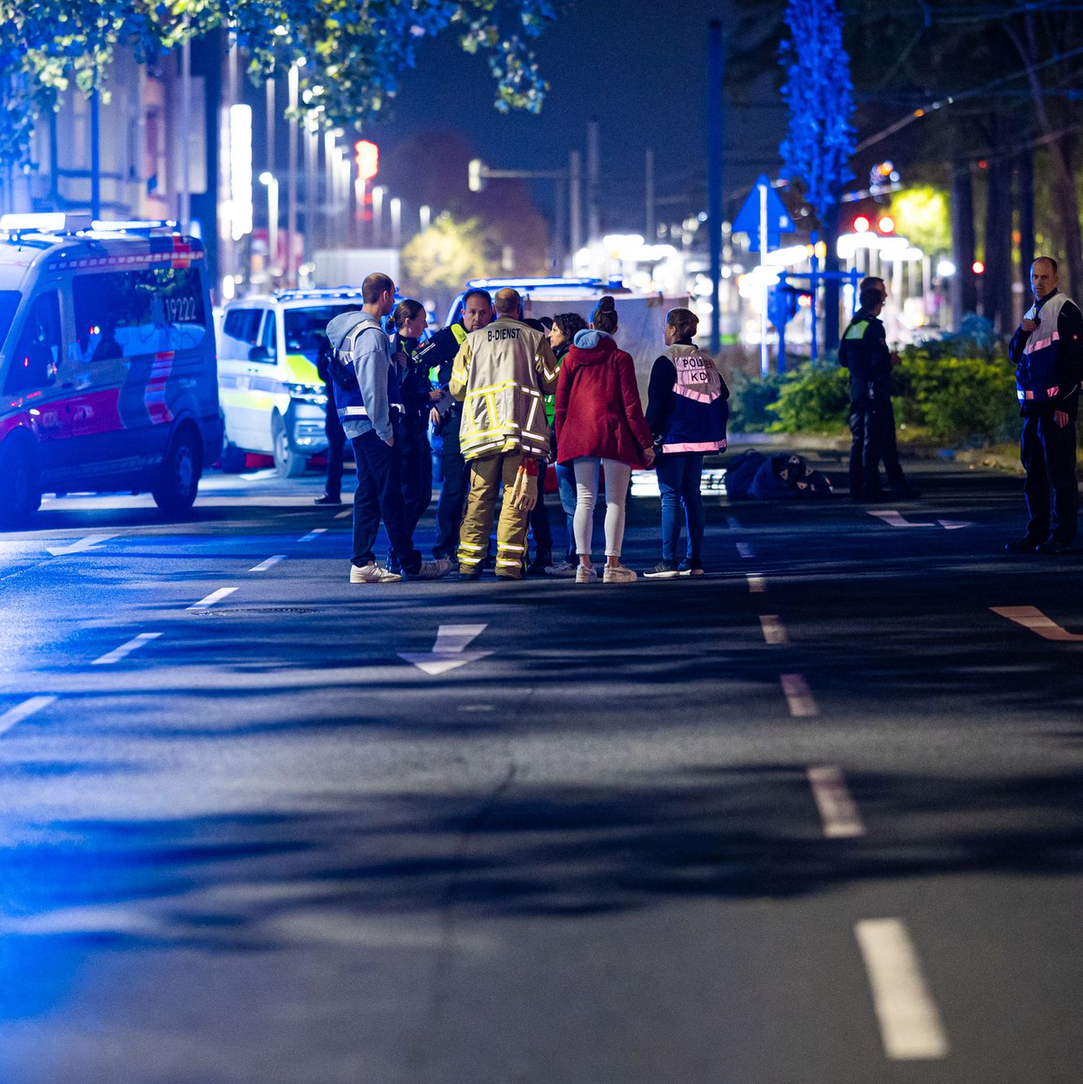 Die Polizei bittet, den Bereich zu meiden. - Foto: Moritz Frankenberg/dpa