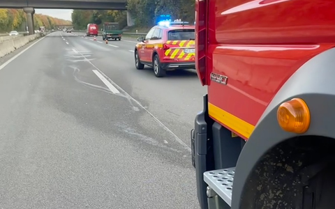 FW Alpen: Ölspur auf der A57 - Foto: presseportal.de