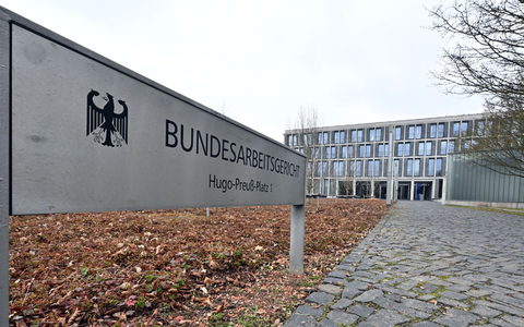 Das Bundesarbeitsgericht verhandelt über Lohngerechtigkeit zwischen Frauen und Männern (Illustration).  - Foto: Martin Schutt/dpa