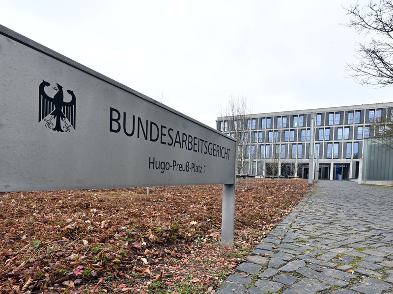 Das Bundesarbeitsgericht verhandelt über Lohngerechtigkeit zwischen Frauen und Männern (Illustration).  - Foto: Martin Schutt/dpa