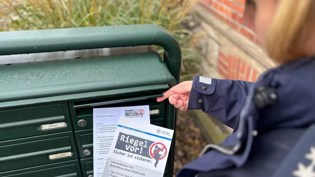 POL-PB: Polizei verteilt Flyer zum Thema Einbruchschutz - Bild: presseportal.de