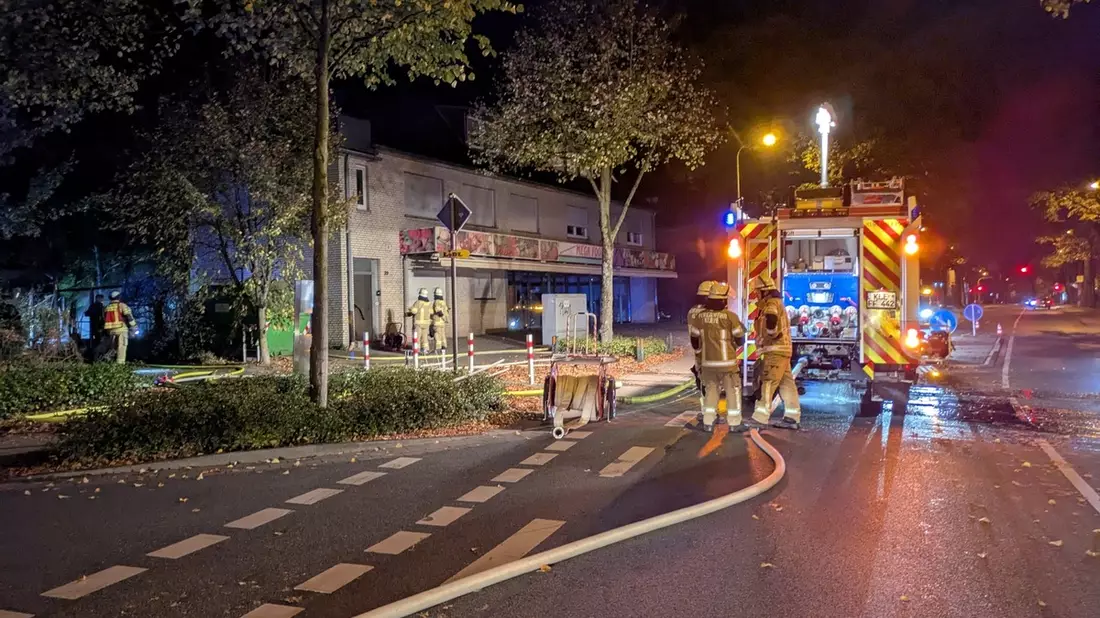 FW-KLE: Nächtlicher Brand zwischen zwei Gebäuden - Bild: presseportal.de