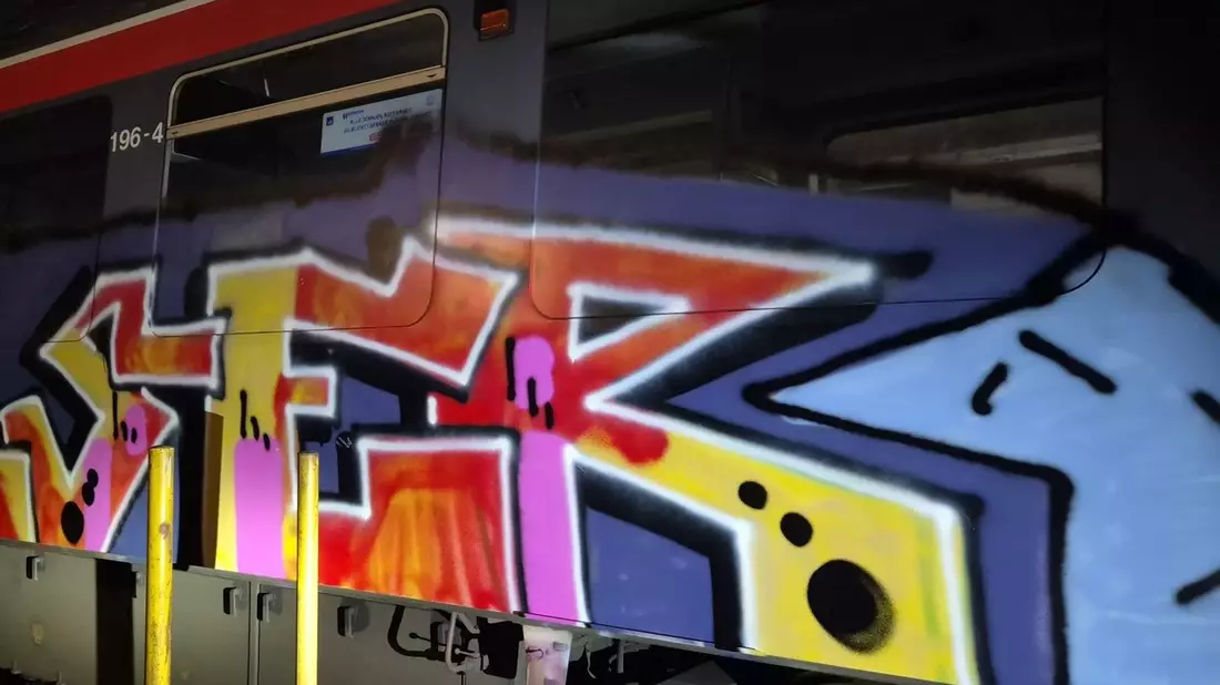 POL-SE: Norderstedt - Graffiti-Sprayer auf frischer Tat erwischt: zwei Täter festgenommen - Bild: presseportal.de
