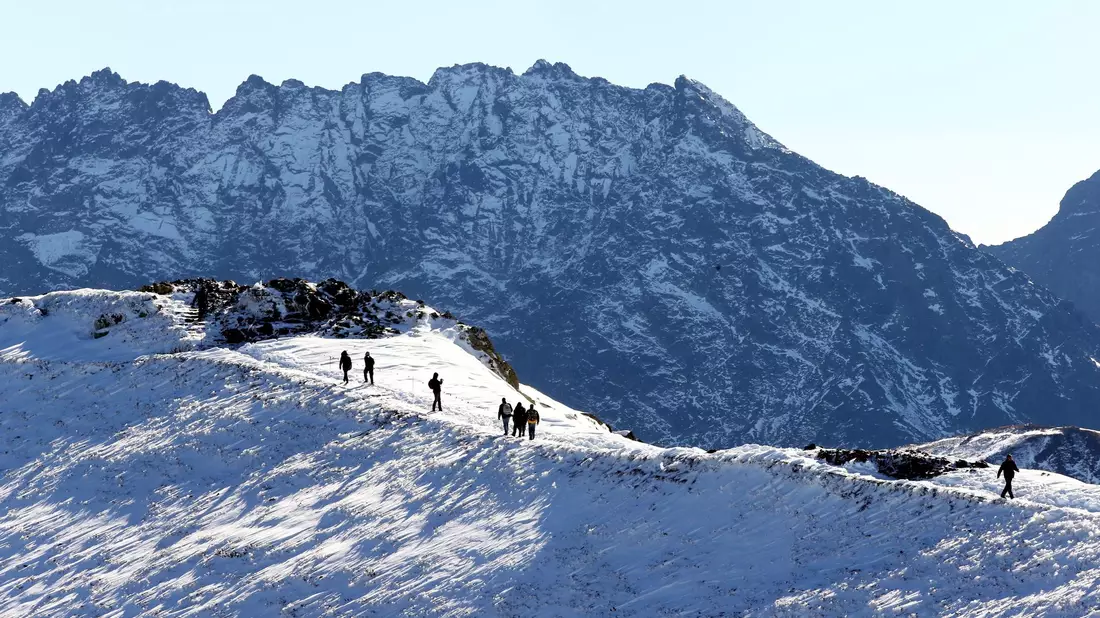 Verschneite Berge in der Hohen Tatra. (Archivbild) - Bild: picture alliance / dpa
