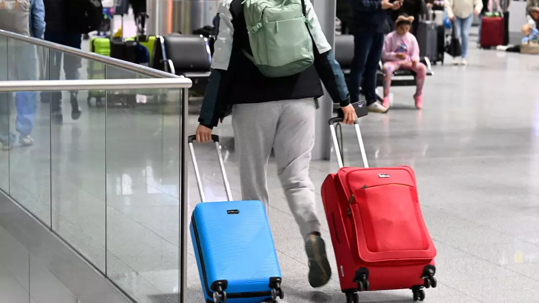 Geld zurück für die gesamte Pauschalreise, auch wenn man Unterkunft und Verpflegung bekommen hat? Der EuGH hat zu den Voraussetzungen entschieden. (Archivbild) - Bild: Roberto Pfeil/dpa